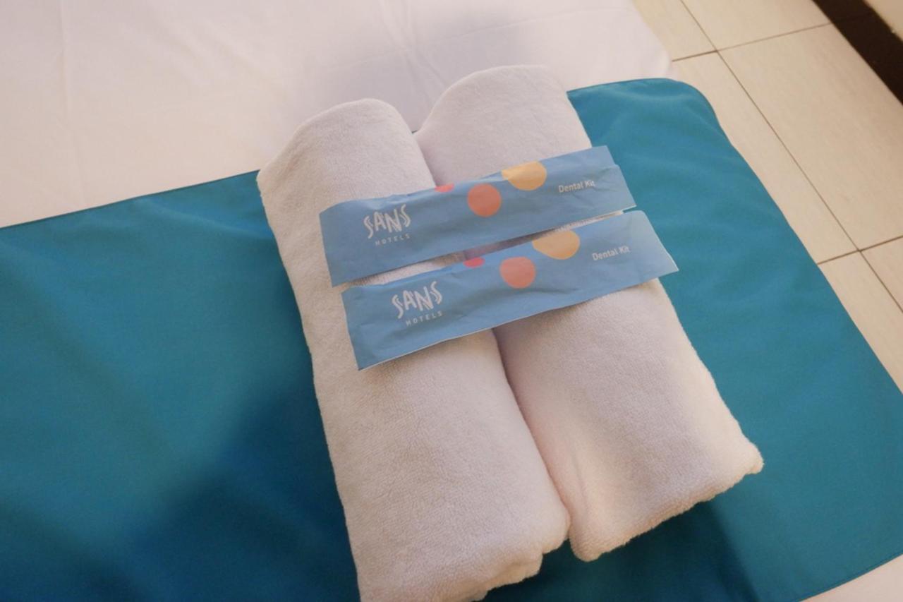 Sans Hotel Good Wish Semarang Jomblang Extérieur photo